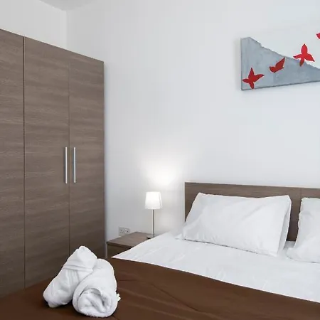 Sea View 2 Bedrooms 2 Bathrooms, 2 Minutes Away From The Sea Apartment