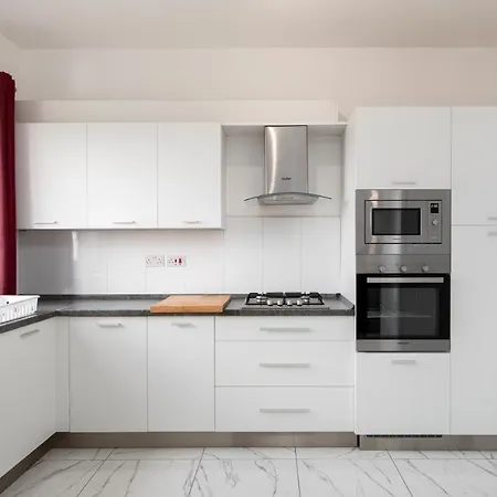 Sea View 2 Bedrooms 2 Bathrooms, 2 Minutes Away From The Sea Apartman